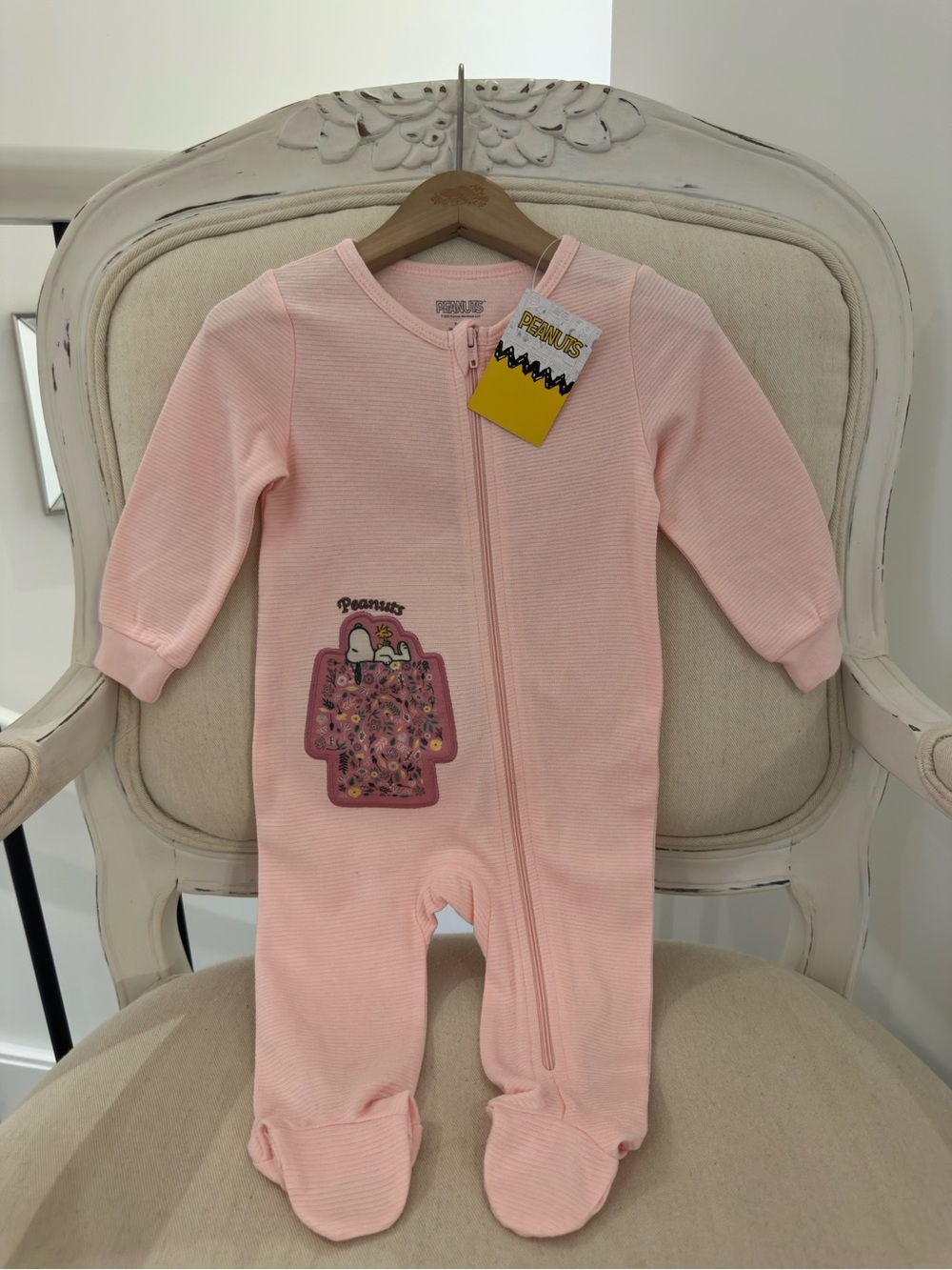 🤍 6~12 Month Peanuts Snoopy Appliqué Soft Pink Stripe Footed One-Piece NWT